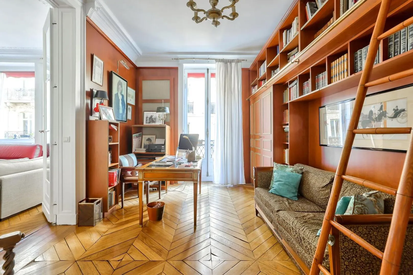 A Prestigious Location In Paris Apartment