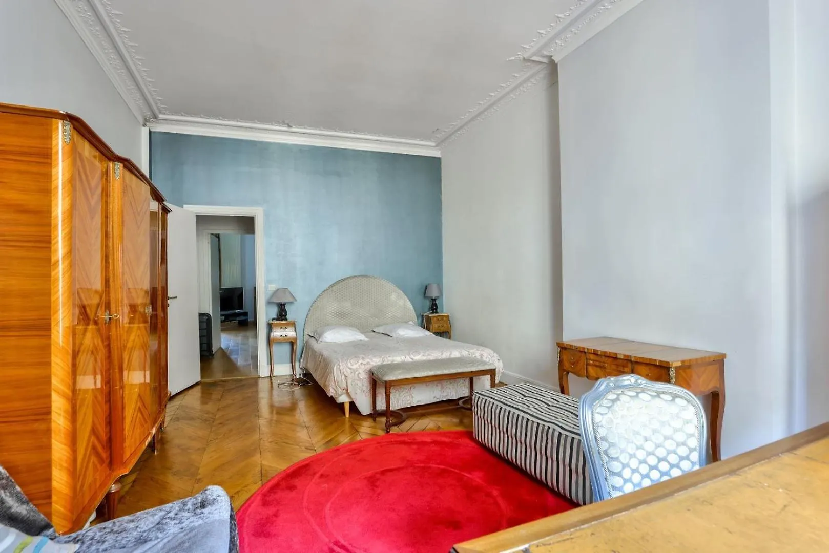 A Prestigious Location In Paris Apartment