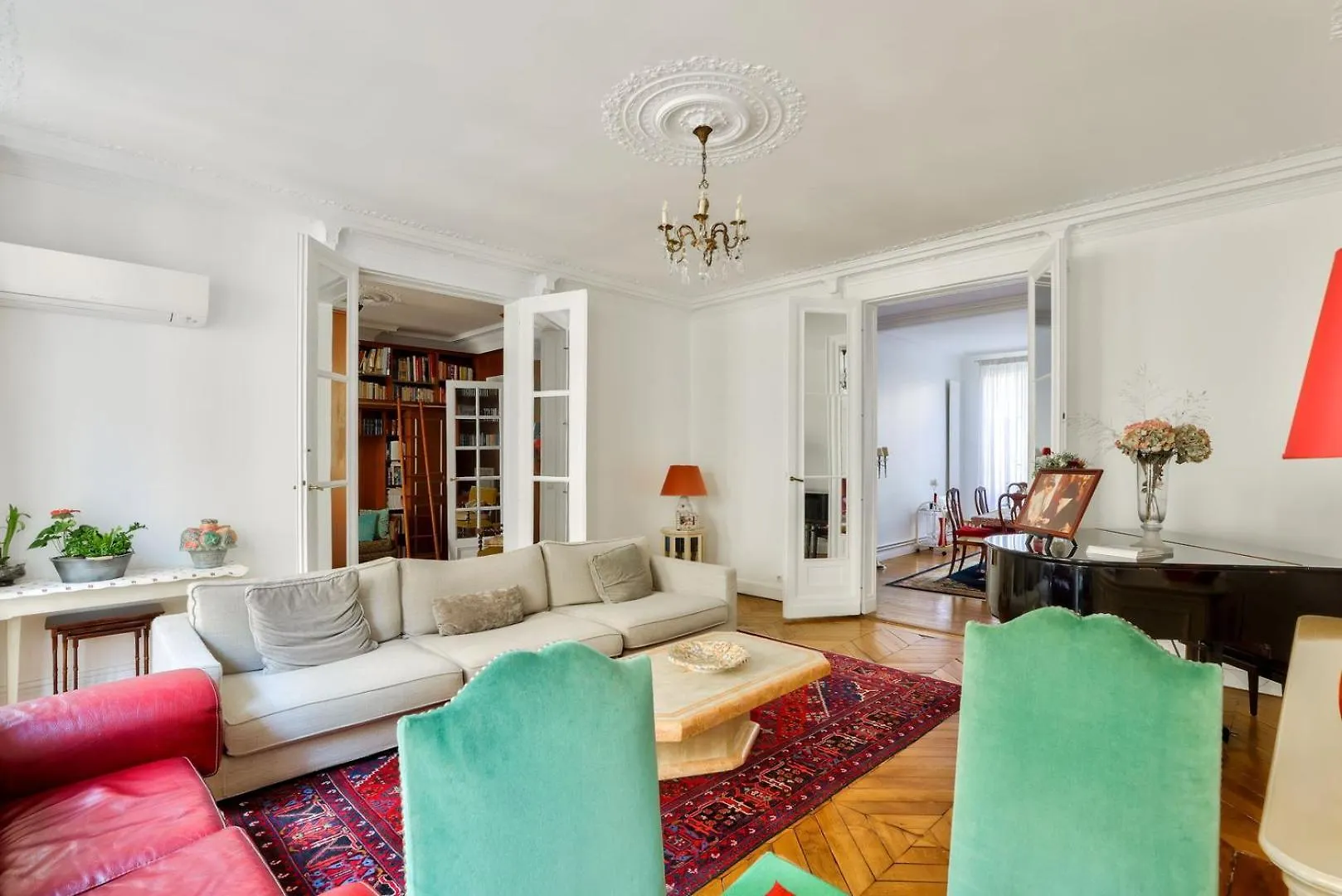 A Prestigious Location In Paris Apartment