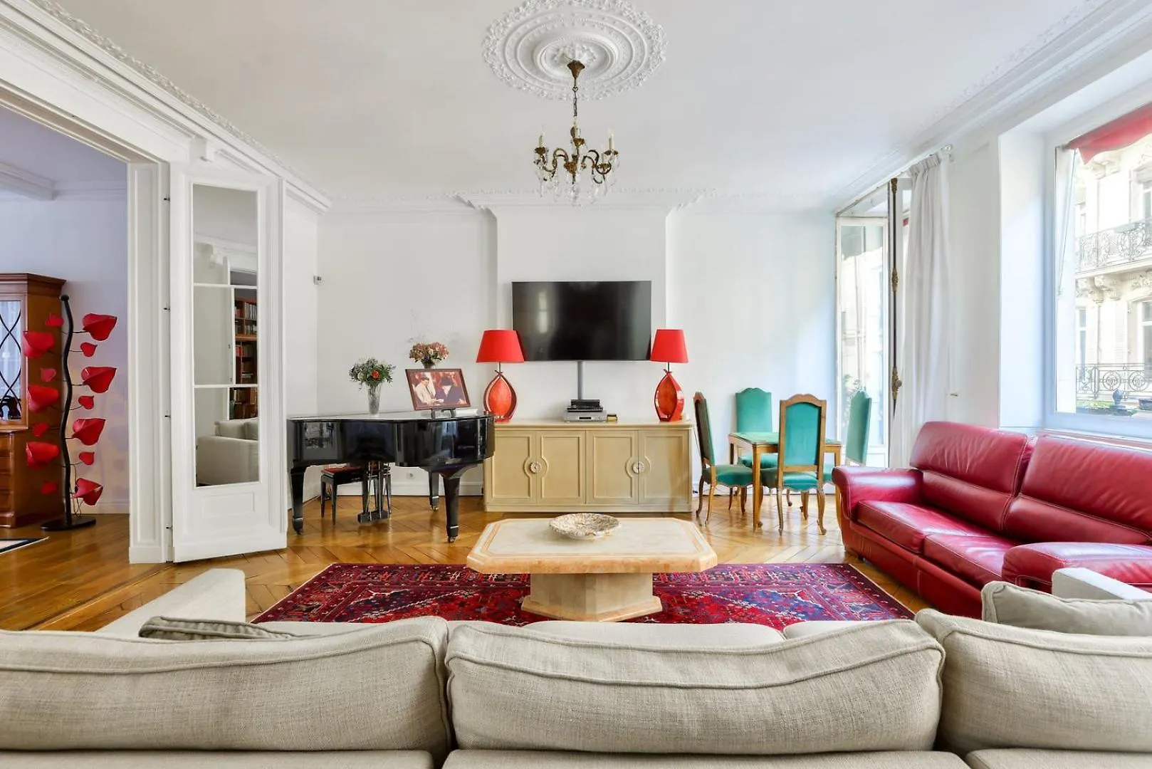 A Prestigious Location In Paris Apartment